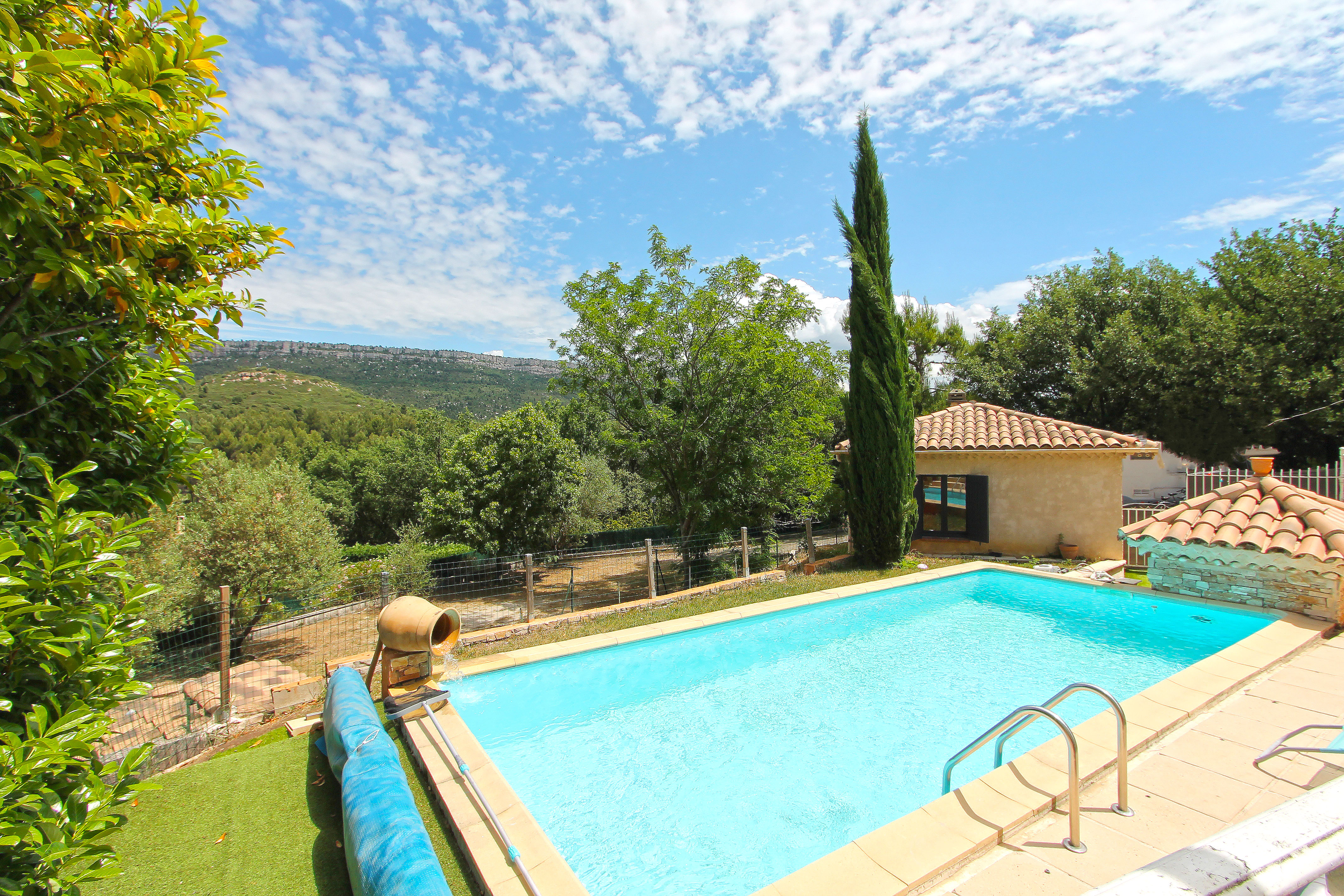 Vente Chateauneuf Le Rouge Villa De 170 M Avec Studio Independant De 30 M2
